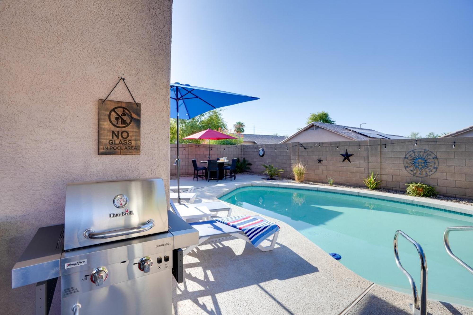 Sunny Surprise Getaway With Private Yard And Pool Villa Екстериор снимка