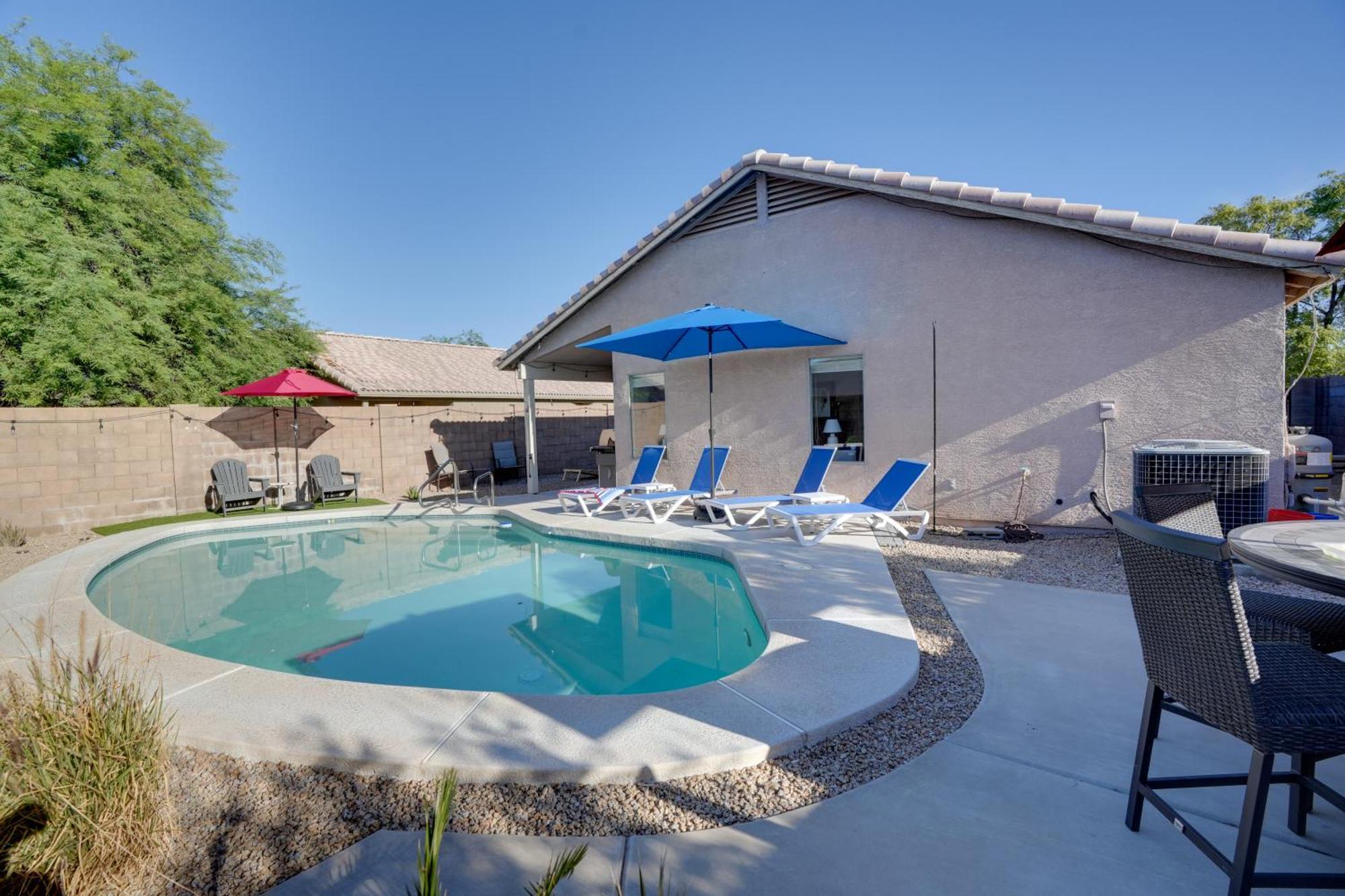 Sunny Surprise Getaway With Private Yard And Pool Villa Екстериор снимка